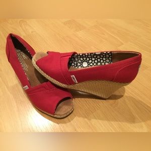 Women’s TOMS Red Wedges Sz 7.5